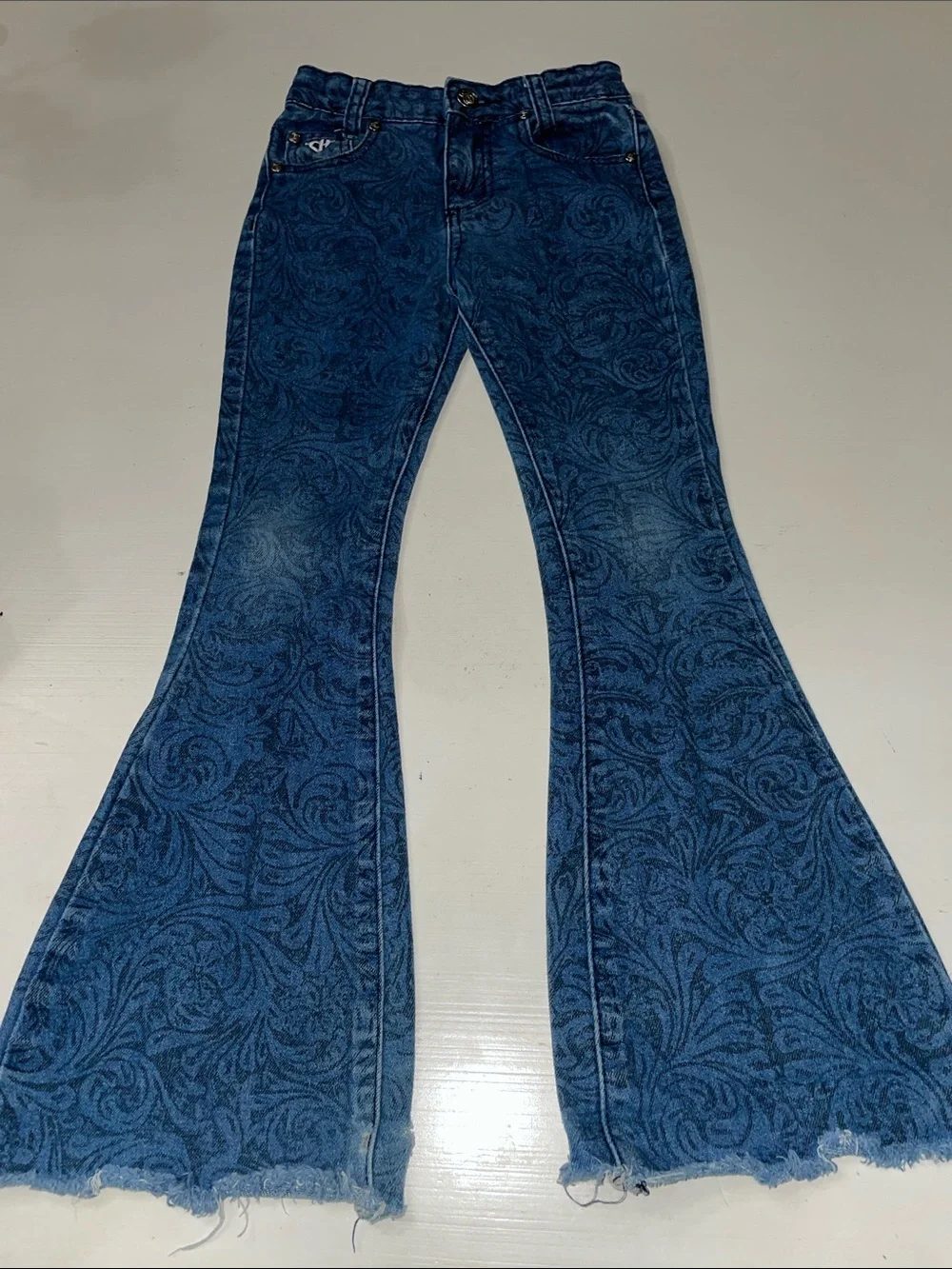 Cowgirl hardware flare leg floral design jeans size 6